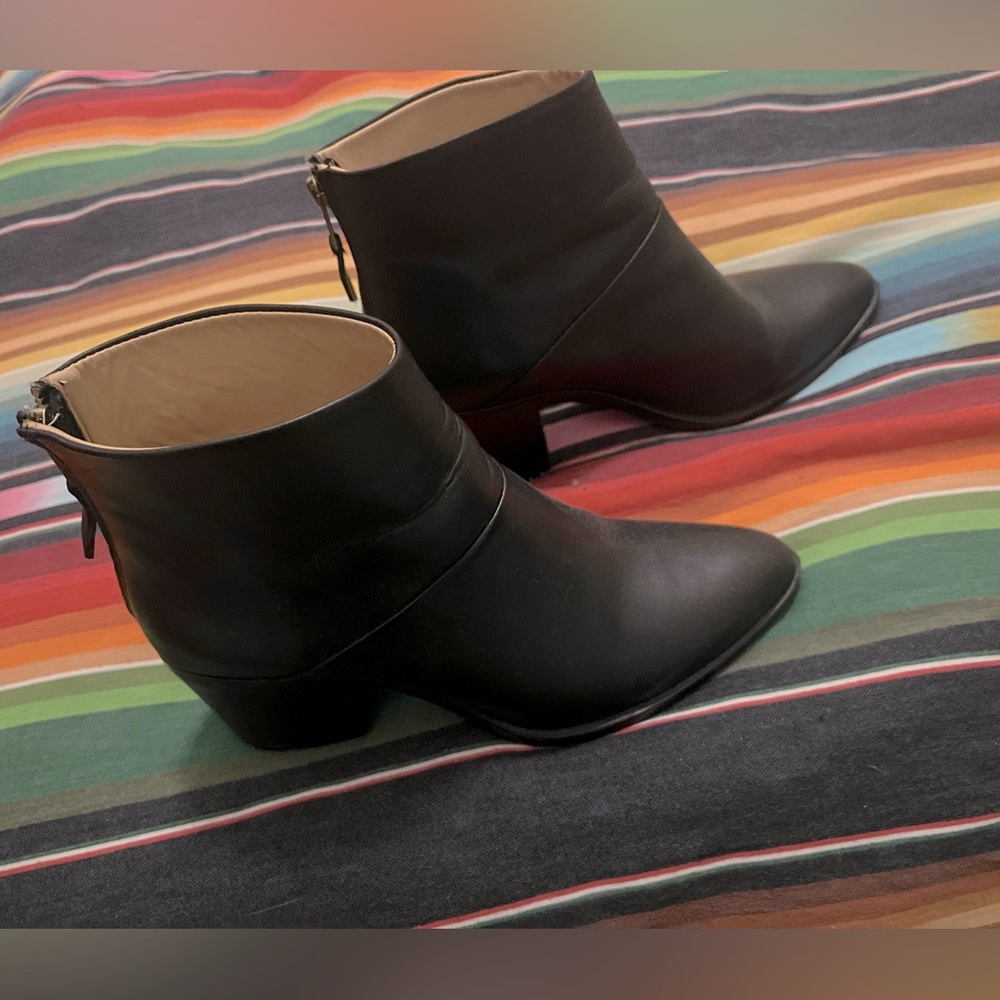 Dari Commuter Nisolo